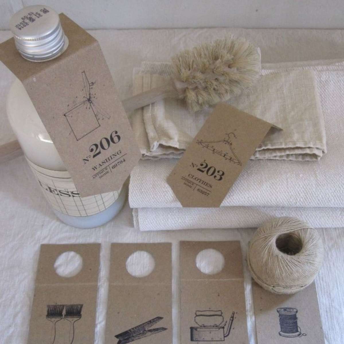 Custom Printed Tags for Cosmetics: A Complete Guide